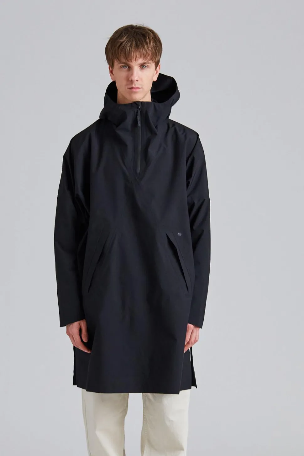Aalesund Poncho Black