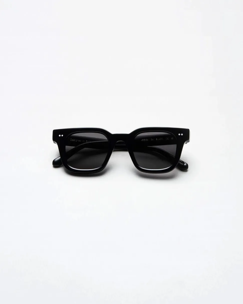 04 Black M
