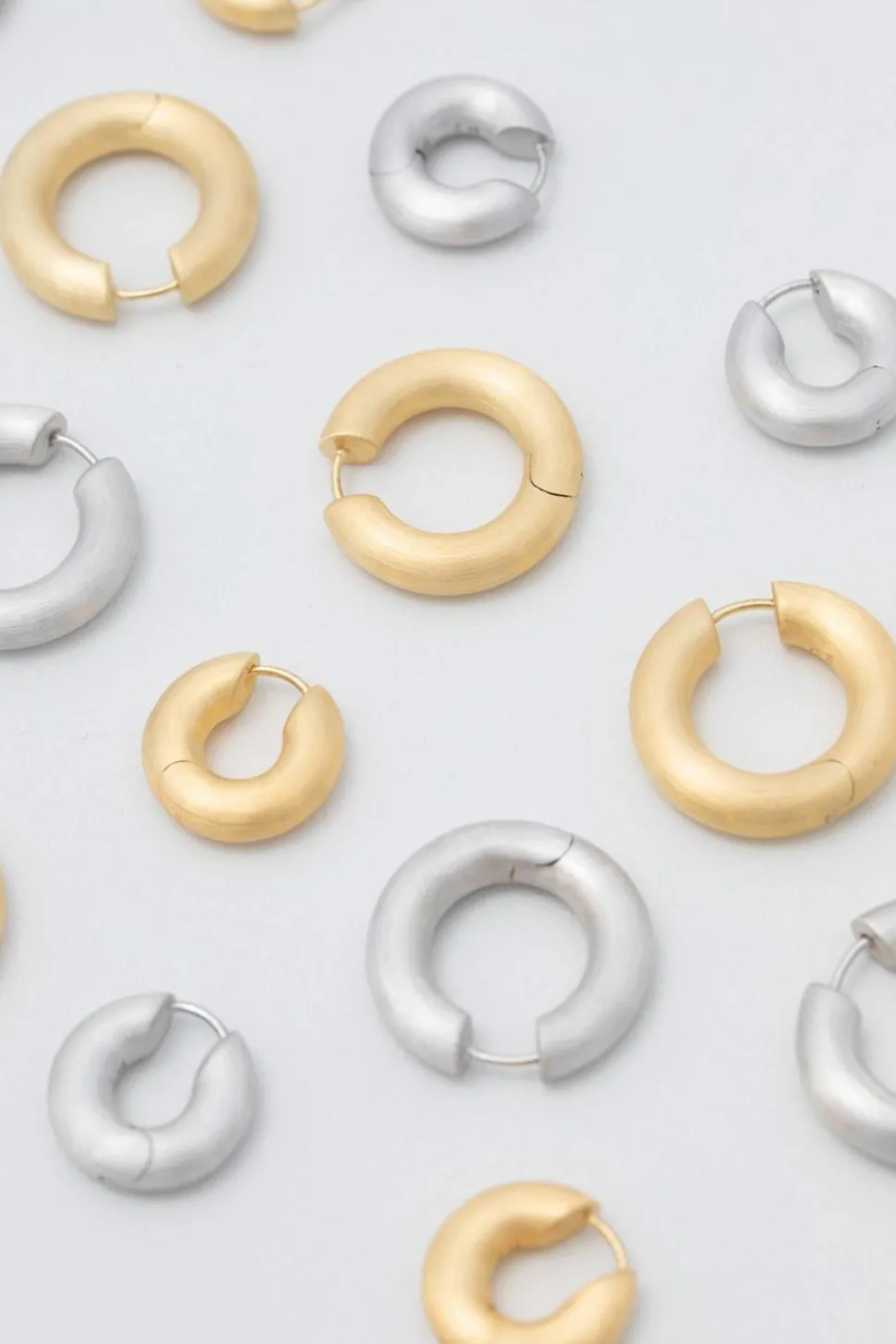 Chunky Hoops Satin Medium Silver