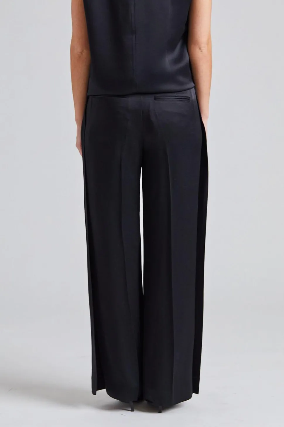 Cuff-Slit Trousers Black