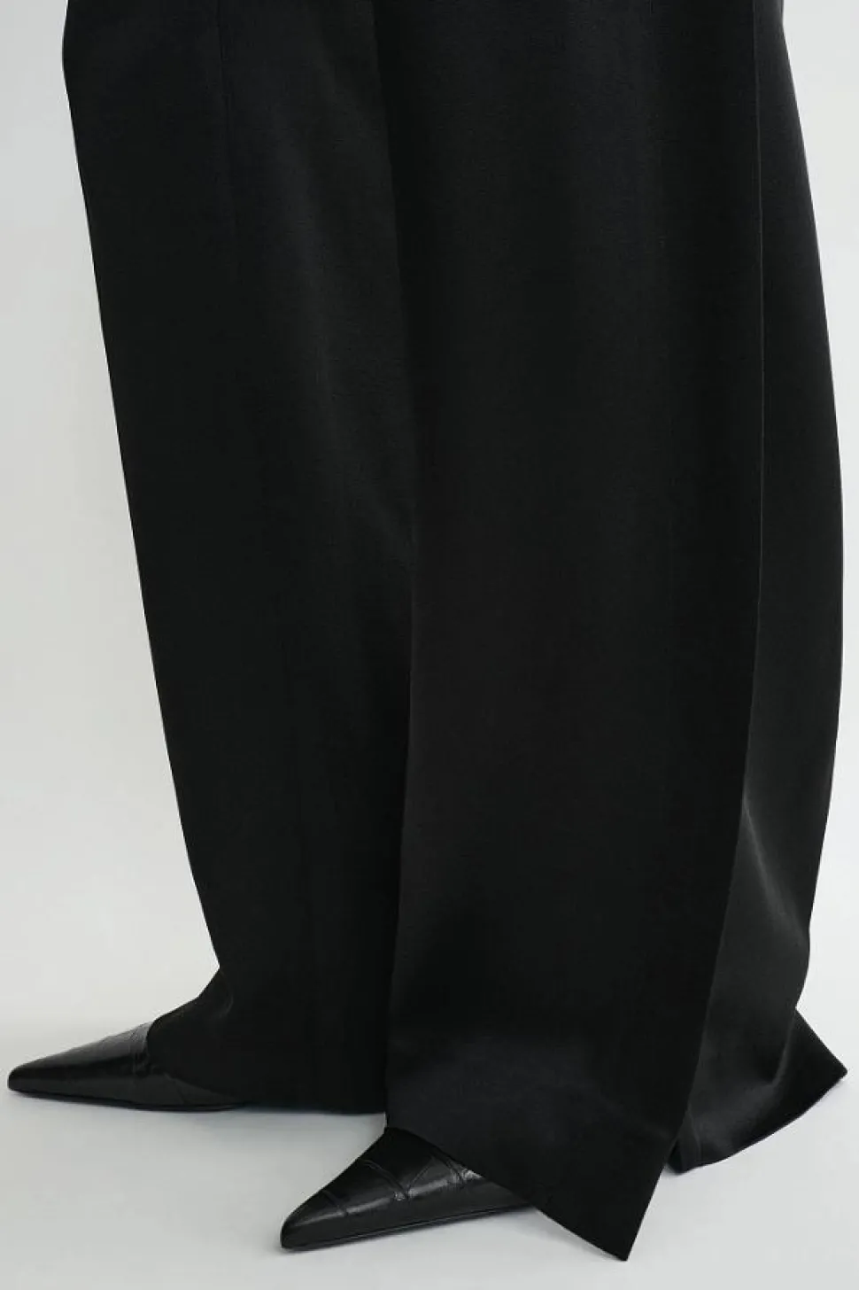 Cuff-Slit Trousers Black