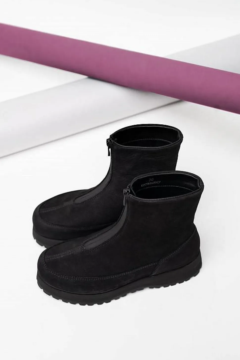 Este Black Nubuck