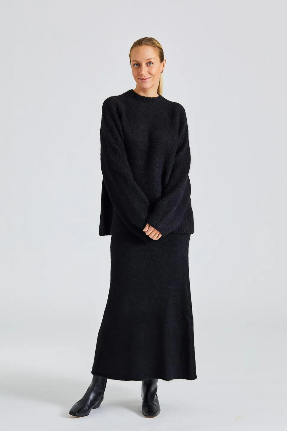 Fure Fluffy Knit Skirt Black