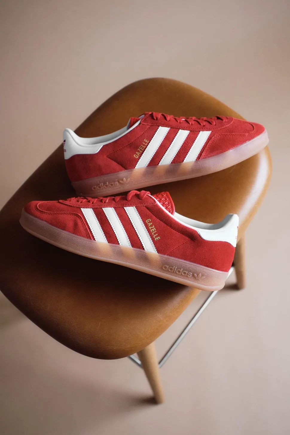 Gazelle Indoor Red/White