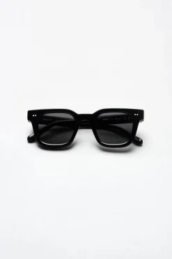 04M Black