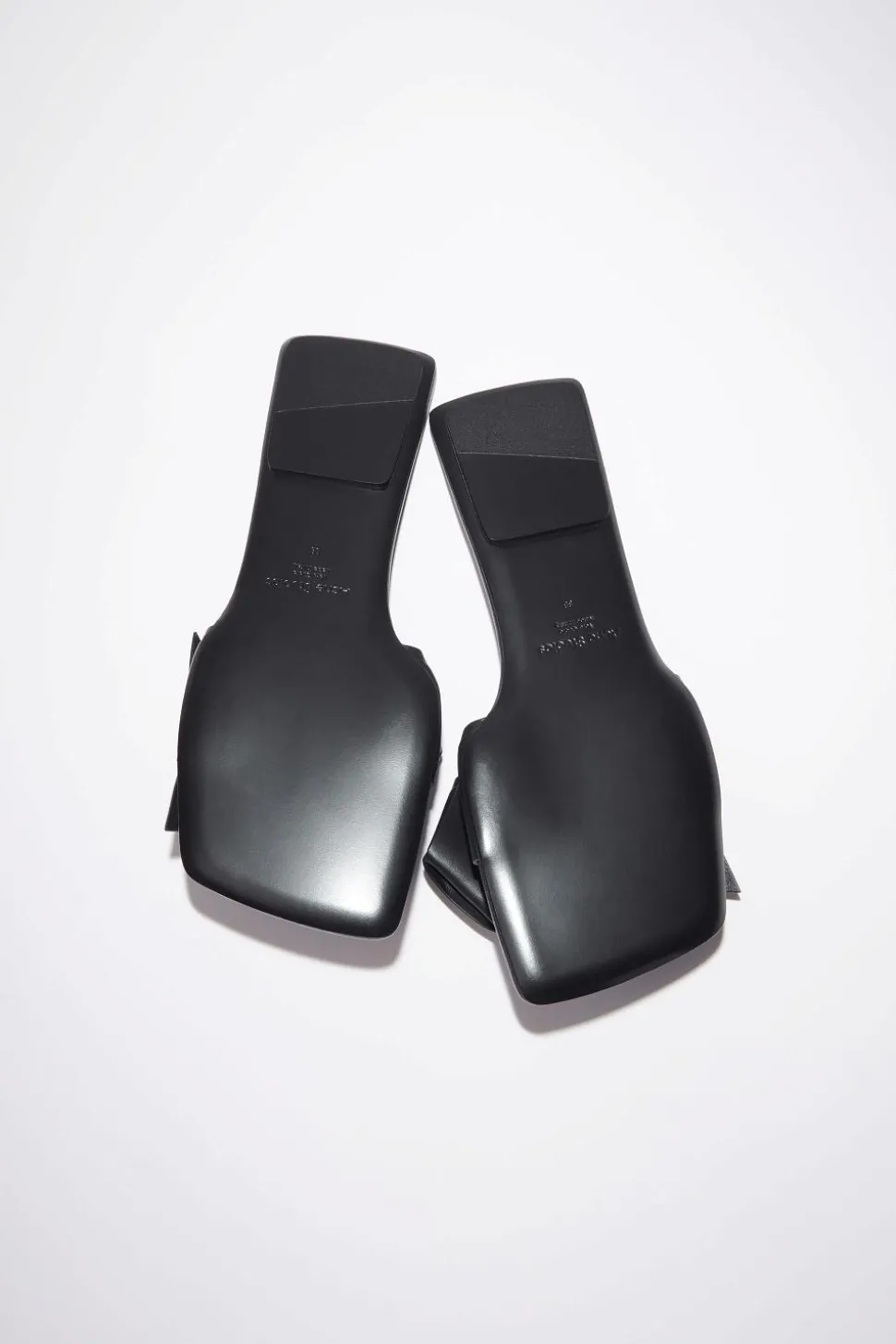 Musubi Leather Sandal Black FN-WN-SHOE000702