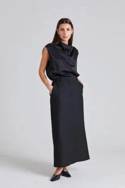 Sleeveless Funnel-neck top Black