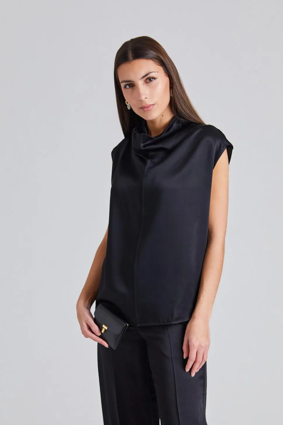 Sleeveless Funnel-neck top Black